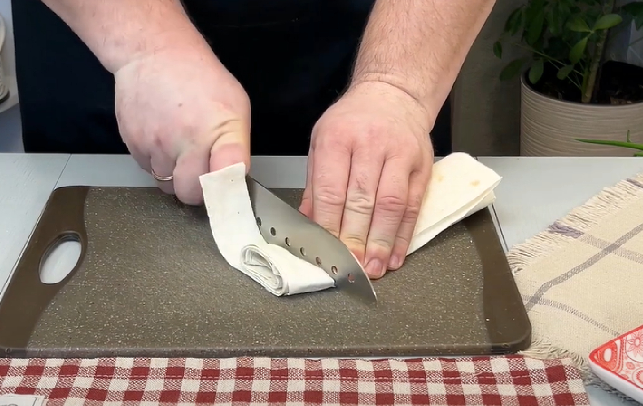 Несладкие кексы с овощами и тунцом: рецепт сытного перекуса за 20 минут